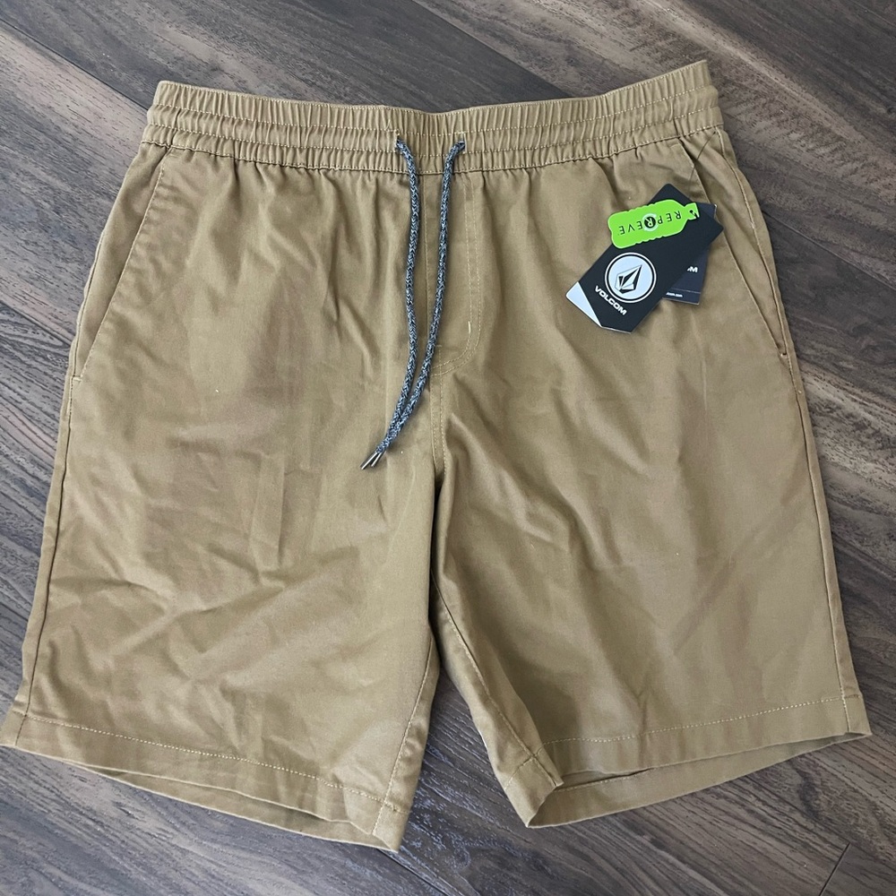 Men’s Volcom Shorts Size L New with Tags